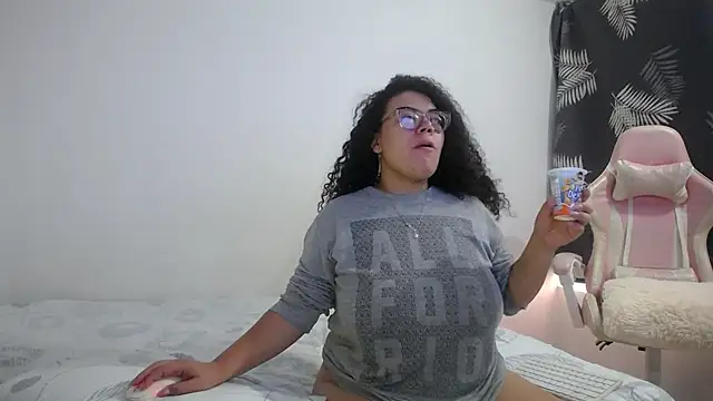 Snapshot of mabigomez00 chatting on November 18, 2025, 10:02 pm mabigomez00 online show from November 18, 2025, 10:02 pm