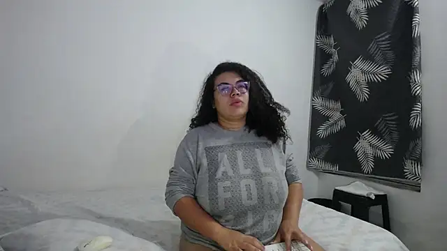 mabigomez00 online show from April 30, 2026, 9:16 am