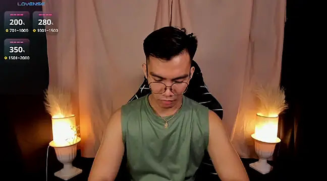 000batman000 online show from February 19, 2025, 1:40 am