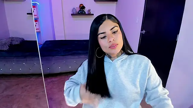 Snapshot of Catalinaa_martinez chatting on March 2, 2025, 1:47 am Catalinaa martinez online show from March 2, 2025, 1:47 am