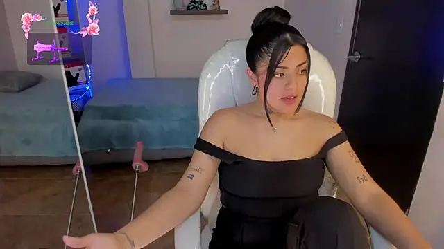 Snapshot of Catalinaa_martinez chatting on March 9, 2025, 12:42 am Catalinaa martinez online show from March 9, 2025, 12:42 am