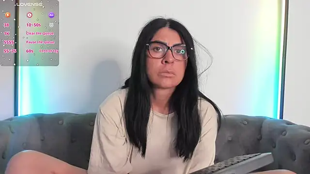 BiancaCruzzz online show from May 6, 2026, 6:45 pm