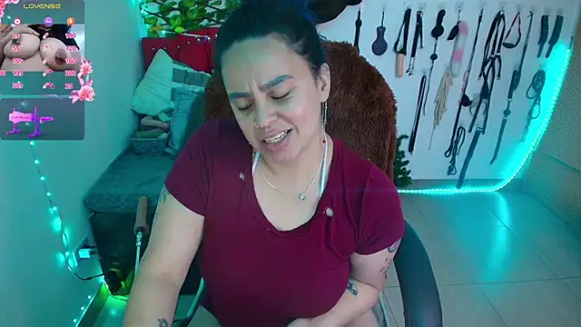 Snapshot of elektra_32 chatting on February 5, 2026, 5:14 am elektra 32 online show from February 5, 2026, 5:14 am