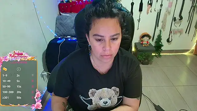 Snapshot of elektra_32 chatting on June 17, 2026, 12:00 am elektra 32 online show from June 17, 2026, 12:00 am