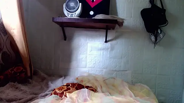 Snapshot of alondra_marie23 chatting on October 21, 2025, 5:29 am alondra marie23 online show from October 21, 2025, 5:29 am