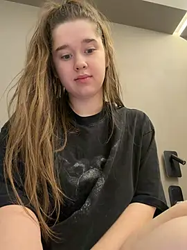 Snapshot of HornyGirlH chatting on June 21, 2026, 4:07 am HornyGirlH online show from June 21, 2026, 4:07 am
