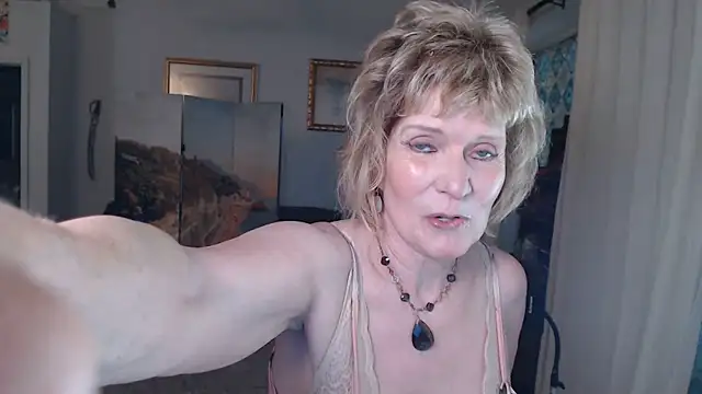 SindeeDix online show from May 31, 2026, 12:22 pm