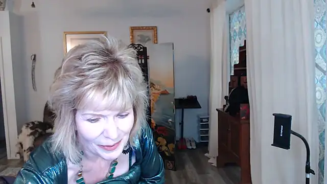 SindeeDix online show from May 4, 2026, 1:14 pm