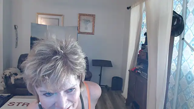 Snapshot of SindeeDix chatting on August 2, 2026, 3:42 pm SindeeDix online show from August 2, 2026, 3:42 pm