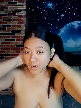 Snapshot of Urchanel chatting on April 18, 2026, 11:49 pm Urchanel online show from April 18, 2026, 11:49 pm