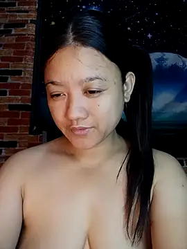 Snapshot of Urchanel chatting on May 4, 2026, 11:18 pm Urchanel online show from May 4, 2026, 11:18 pm