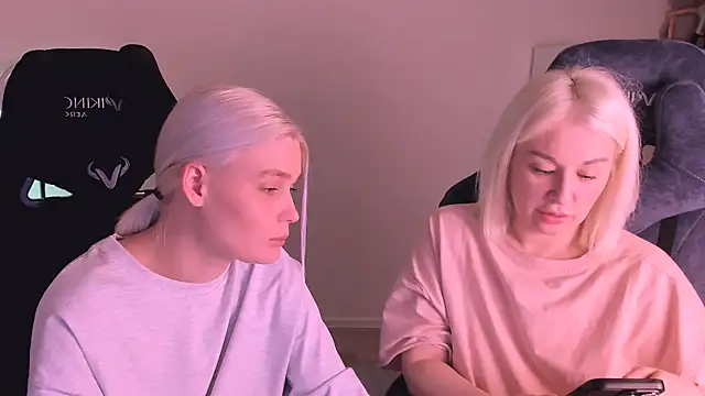 Snapshot of hotblonds chatting on January 27, 2025, 5:26 pm hotblonds online show from January 27, 2025, 5:26 pm
