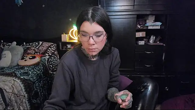 Lilmarieee online show from February 13, 2025, 9:27 pm