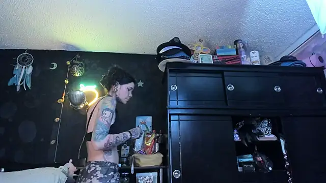 Snapshot of Lilmarieee chatting on December 1, 2025, 9:48 pm Lilmarieee online show from December 1, 2025, 9:48 pm