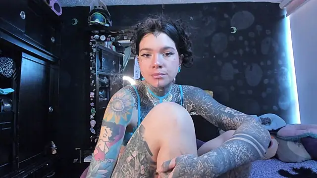 Snapshot of Lilmarieee chatting on December 16, 2025, 2:10 pm Lilmarieee online show from December 16, 2025, 2:10 pm