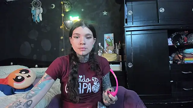 Snapshot of Lilmarieee chatting on November 18, 2025, 10:45 pm Lilmarieee online show from November 18, 2025, 10:45 pm