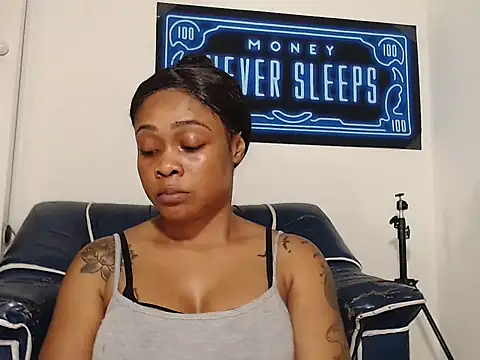 alexiaao9 online show from April 21, 2026, 2:25 am