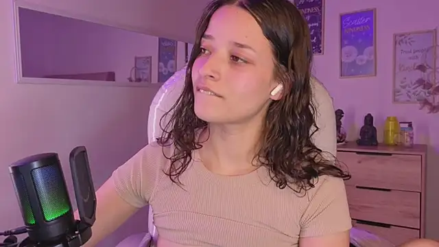 Snapshot of Amaia_Daniells chatting on October 13, 2025, 4:03 am Amaia Daniells online show from October 13, 2025, 4:03 am