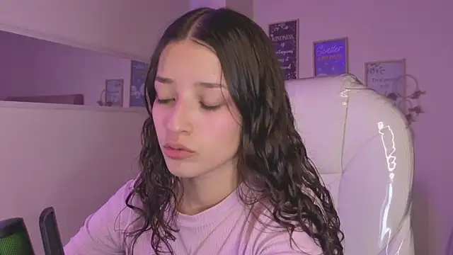 Snapshot of Amaia_Daniells chatting on October 9, 2025, 4:24 am Amaia Daniells online show from October 9, 2025, 4:24 am