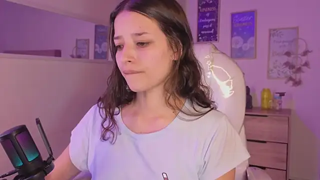 Snapshot of Amaia_Daniells chatting on October 16, 2025, 3:59 am Amaia Daniells online show from October 16, 2025, 3:59 am