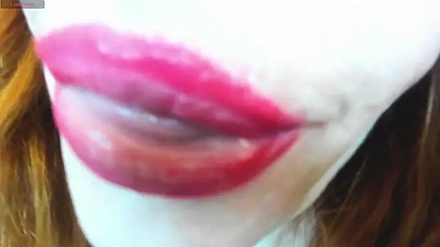 Snapshot of softlysoftlyasbeauty chatting on March 1, 2025, 7:04 pm softlysoftlyasbeauty online show from March 1, 2025, 7:04 pm