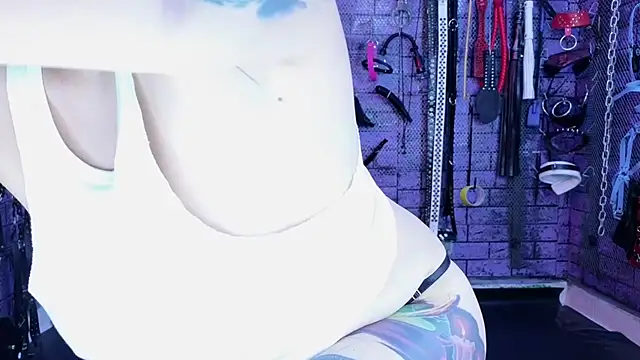 PANDORANEZZ online show from May 3, 2026, 10:02 pm