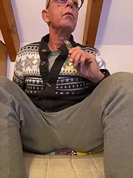 Snapshot of Relnnet chatting on December 2, 2025, 11:06 pm Relnnet online show from December 2, 2025, 11:06 pm