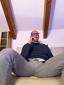 Snapshot of Relnnet chatting on October 26, 2025, 4:40 pm Relnnet online show from October 26, 2025, 4:40 pm