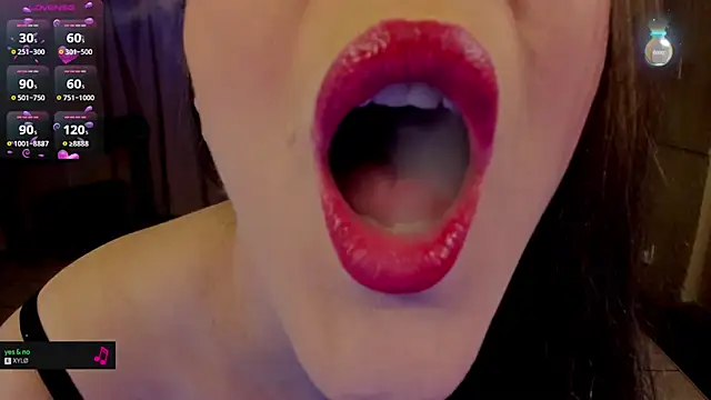 Snapshot of cee2nv chatting on September 19, 2025, 10:14 pm cee2nv online show from September 19, 2025, 10:14 pm