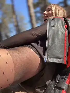 YOUR-KARINA online show from March 19, 2025, 5:52 am