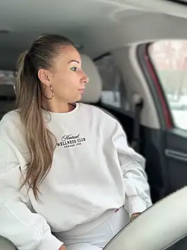 YOUR-KARINA online show from January 17, 2026, 9:24 am