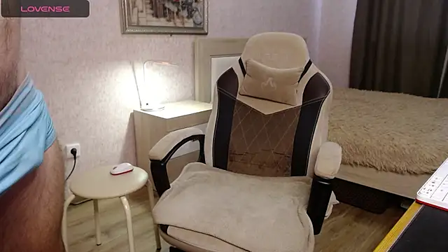 Snapshot of Toress1 chatting on October 12, 2025, 11:44 am Toress1 online show from October 12, 2025, 11:44 am