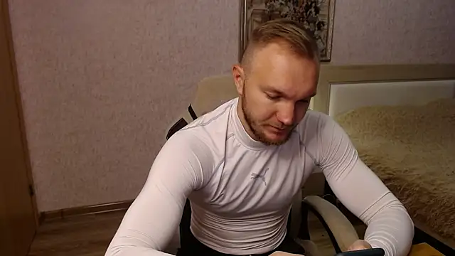 Snapshot of Toress1 chatting on October 15, 2025, 11:40 am Toress1 online show from October 15, 2025, 11:40 am