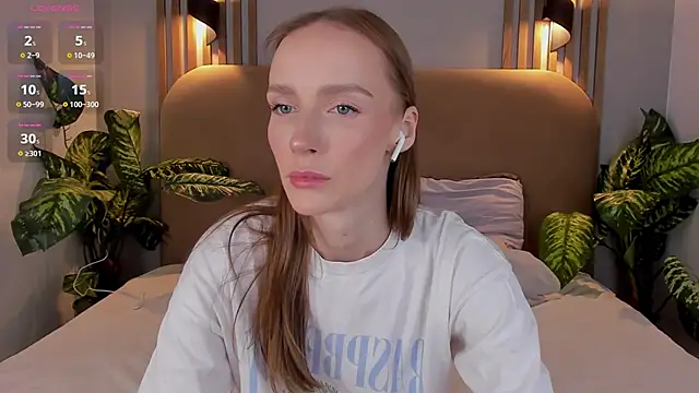 Snapshot of Kira_Quinn chatting on November 11, 2025, 6:52 am Kira Quinn online show from November 11, 2025, 6:52 am