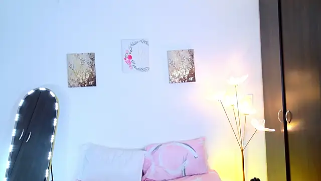 SarahCinnamon- online show from April 25, 2026, 2:25 pm