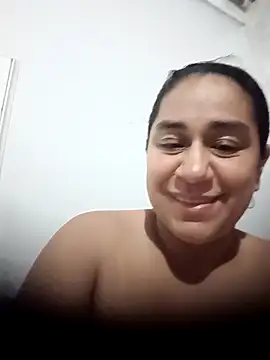 Snapshot of emiligrey_ chatting on May 19, 2026, 10:33 am emiligrey online show from May 19, 2026, 10:33 am