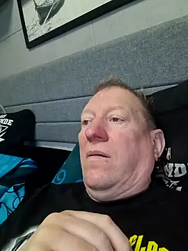 Snapshot of tomtom111111 chatting on October 18, 2025, 11:45 am tomtom111111 online show from October 18, 2025, 11:45 am