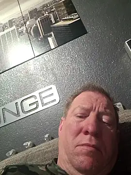 tomtom111111 online show from January 7, 2026, 10:48 pm