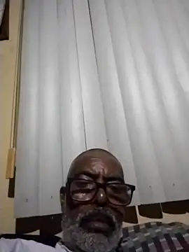 Snapshot of Thadew chatting on December 18, 2025, 1:55 am Thadew online show from December 18, 2025, 1:55 am