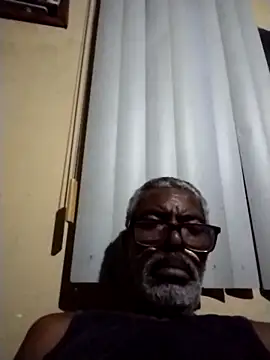 Snapshot of Thadew chatting on December 4, 2025, 3:27 am Thadew online show from December 4, 2025, 3:27 am