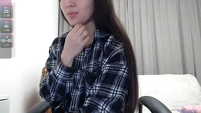 Lili asian online show from October 31, 2025, 7:10 pm