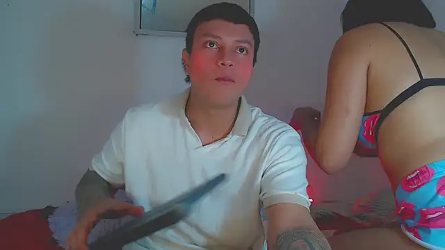 Snapshot of BombonRose1 chatting on October 29, 2025, 12:31 am BombonRose1 online show from October 29, 2025, 12:31 am