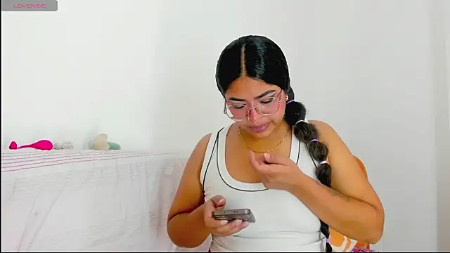 moana taylor online show from May 10, 2026, 9:57 am