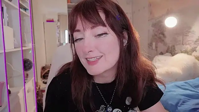 Snapshot of Cissy_Glitter chatting on June 13, 2026, 7:34 pm Cissy Glitter online show from June 13, 2026, 7:34 pm