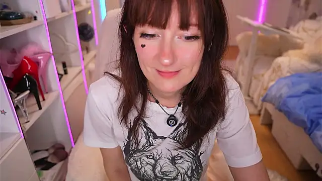 Snapshot of Cissy_Glitter chatting on May 9, 2026, 6:33 pm Cissy Glitter online show from May 9, 2026, 6:33 pm