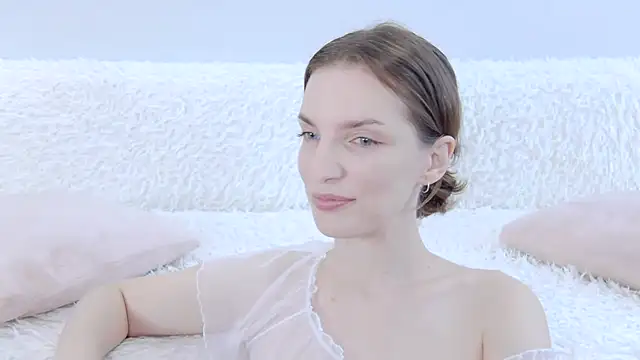Snapshot of Beauty_Alex chatting on August 5, 2026, 2:05 am Beauty Alex online show from August 5, 2026, 2:05 am