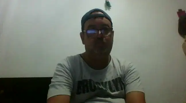 Snapshot of djtomxxx2777 chatting on February 6, 2025, 11:37 pm djtomxxx2777 online show from February 6, 2025, 11:37 pm