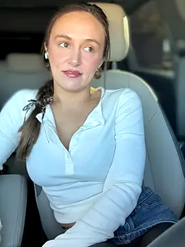 Snapshot of lunagirl13 chatting on October 31, 2025, 4:58 pm lunagirl13 online show from October 31, 2025, 4:58 pm