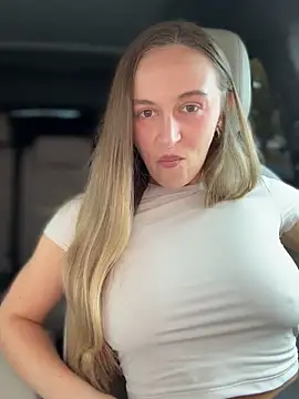 Snapshot of lunagirl13 chatting on October 10, 2025, 4:52 pm lunagirl13 online show from October 10, 2025, 4:52 pm