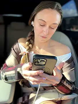 Snapshot of lunagirl13 chatting on November 28, 2025, 8:42 pm lunagirl13 online show from November 28, 2025, 8:42 pm